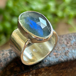 Ultra Luxe Silver Ring with Labradorite, US 5.5