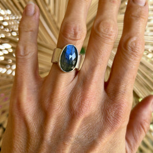 Ultra Luxe Silver Ring with Labradorite, US 5.5