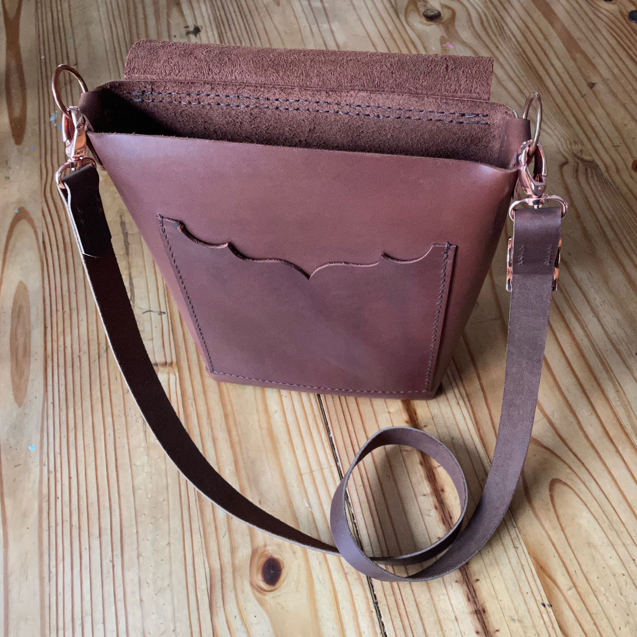 16 Horween Dublin Leather Messenger Bag English Tan Adjustable Closure  Handmade by Alex M Lynch 010330 - Etsy